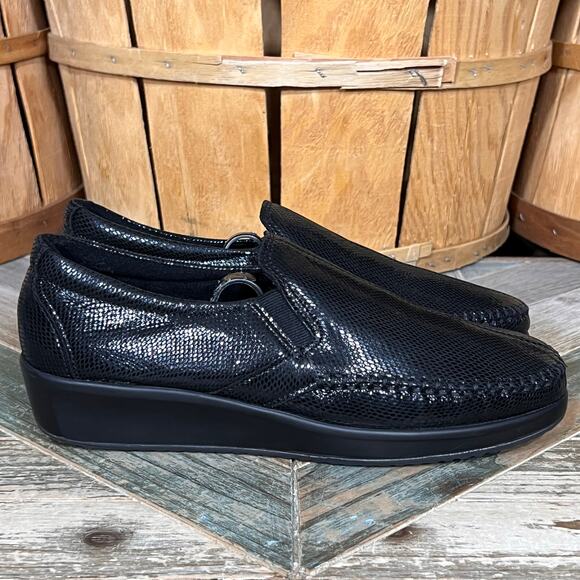 SAS Dream Black Snake Print Leather USA Comfort Slip-On Loafers Women 8.5 NARROW - Picture 1 of 11